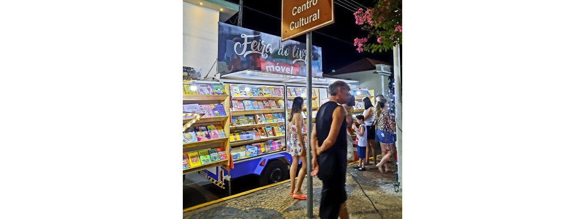 Feira do Livro Móvel em Novo Horizonte / SP